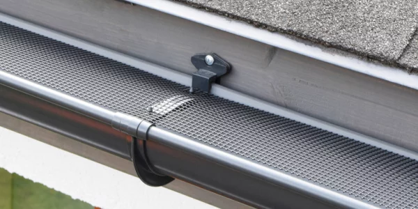 img-sg6-Gutter-Guard-Options-for-Hassle-Free-Maintenance Gutter guard installation showing debris protection for local gutter replacement
